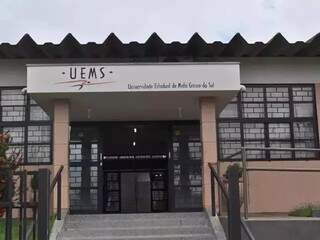 Fachada do campus da Uems em Paranaíba. (Foto: Divulgação | Arquivo)