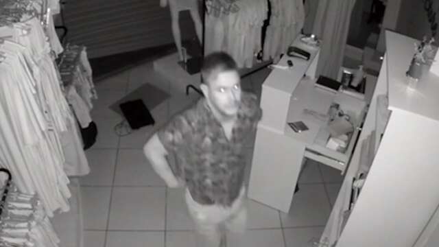 Ladr&atilde;o invade loja e foge levando notebooks, cal&ccedil;as jeans e dinheiro 