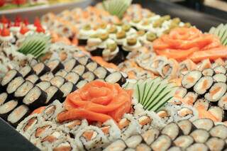 Rodízio inclui uma variedade de sushis e sashimis. (Foto: Henrique Kawaminami)