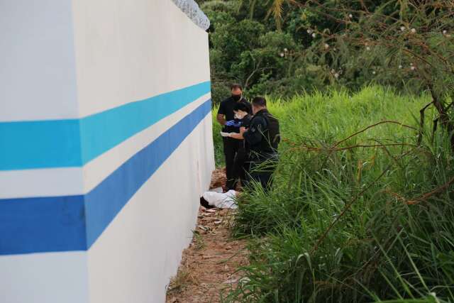 Corpo encontrado com sinais de espancamento &eacute; de homem de 53 anos