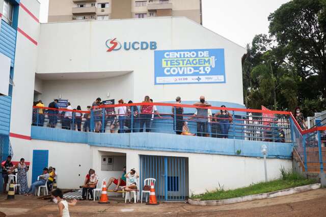 A cada 10 pessoas, tr&ecirc;s d&atilde;o positivo para covid em Centro de Testagem da Capital