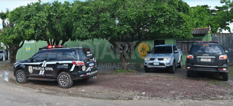 Bandidos chegaram a trocar placa de carro roubado de diretora de escola 