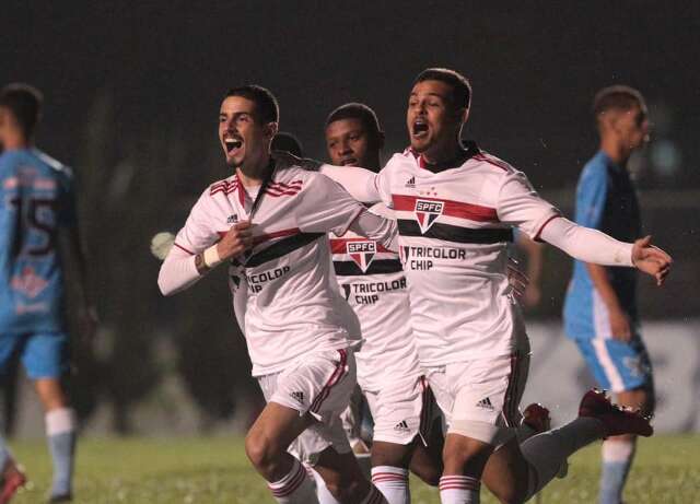 S&atilde;o Paulo embala na Copinha, goleia e assegura vaga no mata-mata