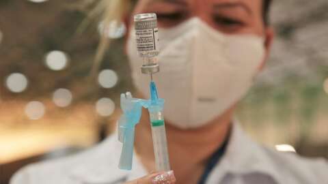 Capital abre 10 unidades de saúde para vacinação contra covid