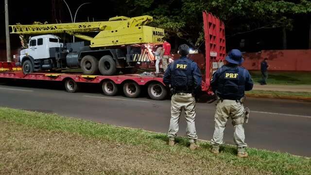 PRF encontra 209 kg de coca&iacute;na em fundo falso de guindaste na BR-463