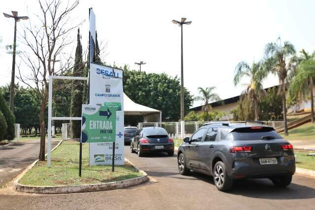 Capital vacina somente no drive-thru Albano Franco neste domingo