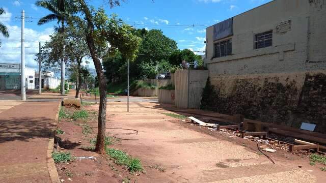 Prefeitura remove &uacute;ltimos vag&otilde;es abandonados da Orla Ferrovi&aacute;ria