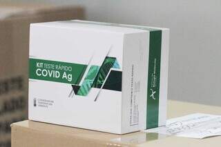 Caixa de testes rápidos de antígeno para detecção de coronavírus. (Foto: Marcos Maluf)