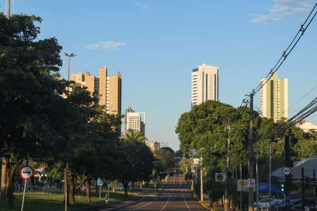 Meteorologia indica in&iacute;cio de semana com calor e chuva isolada