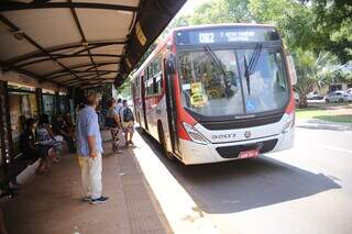 Ônibus do transporte público em Campo Grande. (Foto: Paulo Francis)