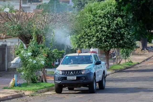 Fumac&ecirc; percorre 18 bairros para combater dengue em Campo Grande
