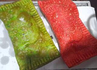 O verde é pastel de ervas finas e o vermelho é o famoso pastel de pimenta. (Foto: Arquivo Pessoal)