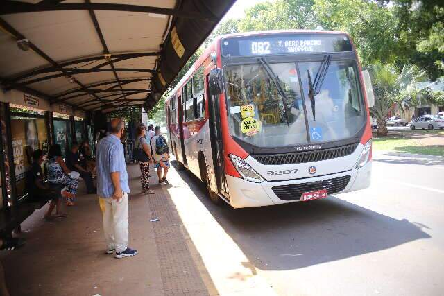 Prefeitura prop&otilde;e pagar mais por passe de &ocirc;nibus de servidor para evitar greve 