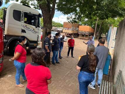 Operação padrão da Receita cria fila de 60 caminhões na fronteira com Paraguai