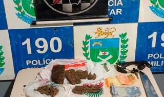 Ap&oacute;s den&uacute;ncias an&ocirc;nimas, casal &eacute; preso por tr&aacute;fico de drogas