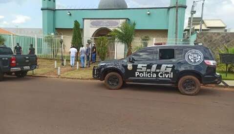 Prédio de mesquita é alvo de atentado a tiros e polícia analisa imagens 