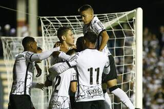 Jogadores do Timão comemoram gol sobre o Ituano (Foto: Rodrigo Gazzanel/Agência Corinthians)