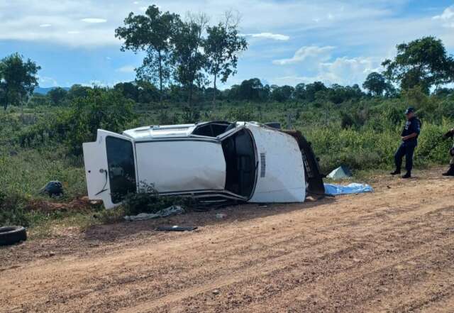 Motorista sem cinto morre depois de carro capotar na MS-382