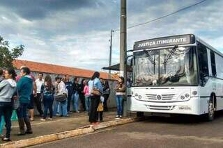 Ônibus da justiça atende população de Campo Grande (Foto: Arquivo/TJMS)