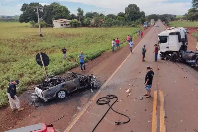 Motorista que morreu carbonizado em acidente com carreta tinha 24 anos