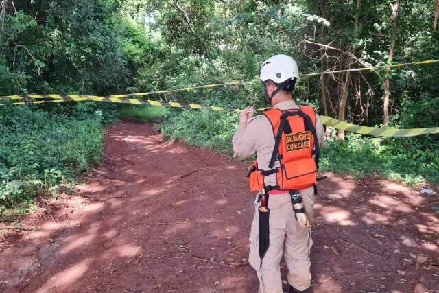 Bombeiros fecham acesso &agrave; trilha para intensificar as buscas por idosa 