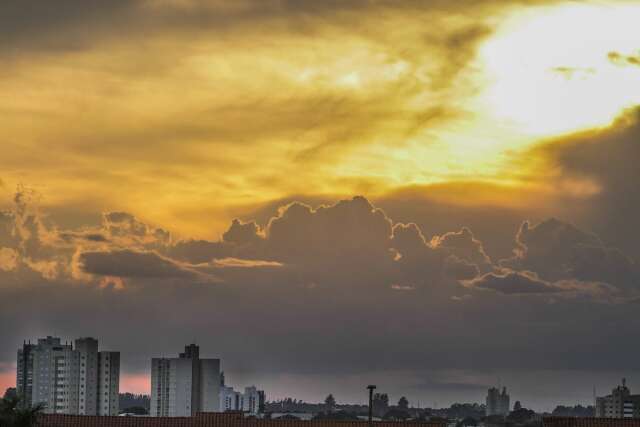 Sol brilha forte neste domingo com calor&atilde;o de 41&ordm;C em MS