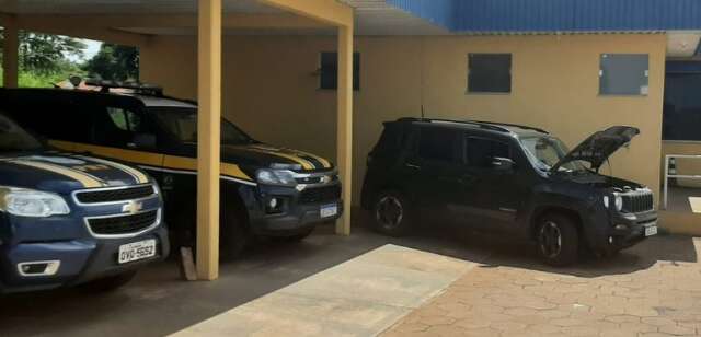 Casal &eacute; preso ap&oacute;s ser flagrado viajando com carro roubado
