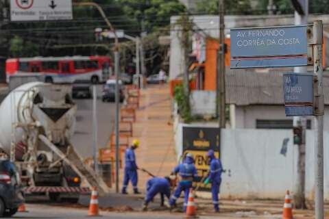 Infraestrutura de bicicletário e lixeiras começa a ser instalada na Rui Barbosa