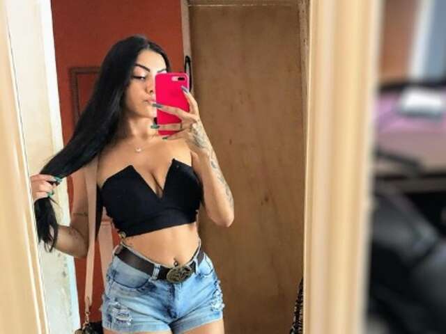 Presa por ostentar pistola, influenciadora digital diz que apanhou de policiais