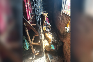 Mulher e quatro filhos perderam todas as roupas depois de homem atear fogo na casa. (Foto: Arquivo Pessoal)
