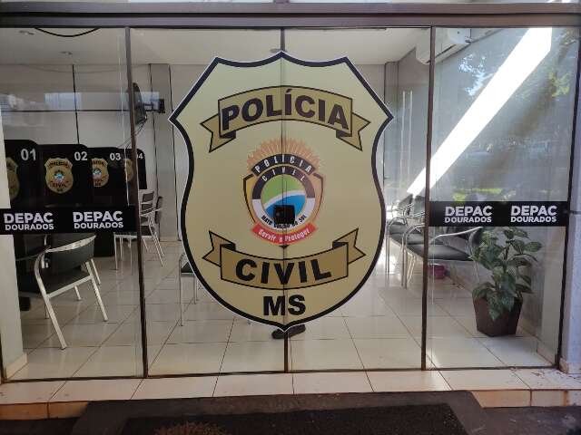 Advogado preso por invadir delegacia paga fian&ccedil;a e ganha liberdade