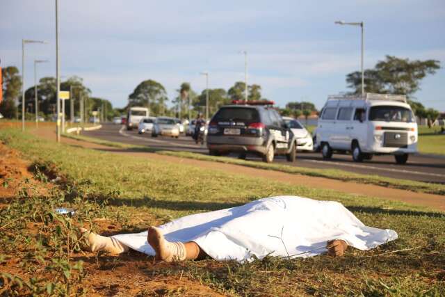 Ap&oacute;s surtar e ser socorrido, homem morre em terreno na Duque da Caxias