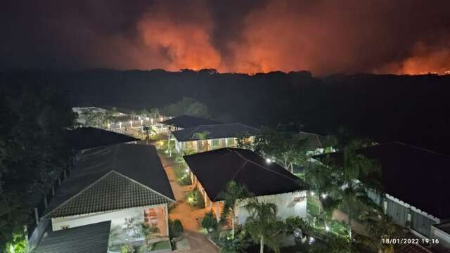 Inc&ecirc;ndio em mata assusta moradores de Bonito