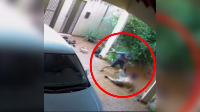 Imagem mostra momento em que ladrão espanca morador, após invadir residência