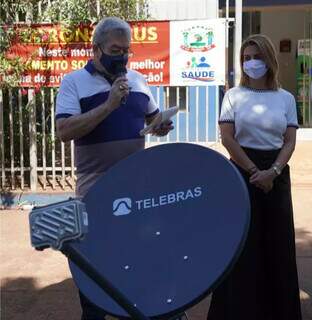 Entrega de antena em Caarapó, viabilizada pela senadora Soraya Thronicke (PSL). (Foto: Divulgação/Assessoria)