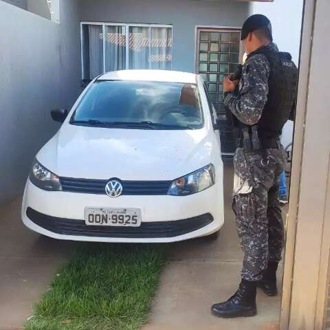 Carro usado em tentativa de homic&iacute;dio foi encontrado no mesmo bairro do crime