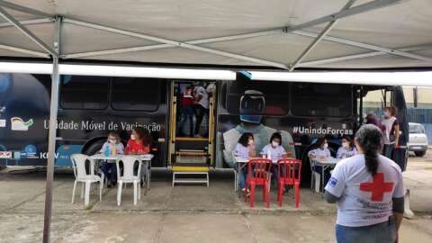Ônibus da Cruz Vermelha percorrerá bairros para reforçar vacinação contra covid