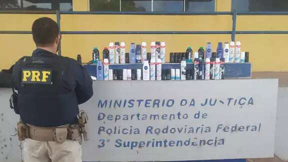 Bolivianos escondiam coca&iacute;na em frascos de desodorantes e hidratantes 