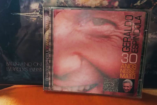Álbum de Geraldo em vinil e CD, gravado em 2012, com a participação de Elza em duas canções.