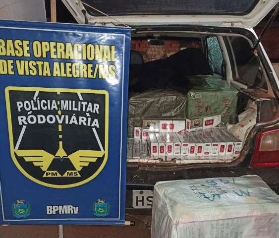 Dupla &eacute; presa com ve&iacute;culos abarrotados de cigarros e roupas do Paraguai 