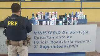 Frascos onde a droga estava escondida foram apreendidos (Foto: Divulgação | PRF)