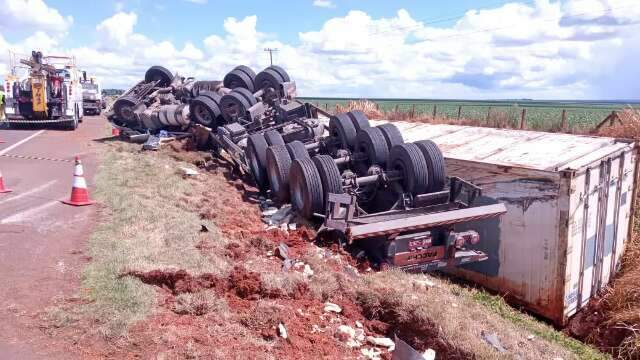 Motorista morto em acidente na BR-163 ficou preso embaixo de caminhão