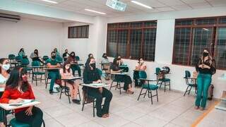 Alunos durante um dos cursos da secretaria municipal da Juventude (Foto: Divulgação)