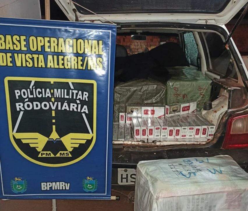 Dupla é presa com veículos abarrotados de cigarros e roupas do Paraguai