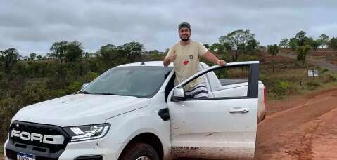 Sem CNH, youtuber de MS segue dirigindo e agora quer cidadania paraguaia