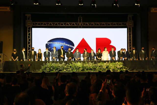 Com discurso de uni&atilde;o e defesa da democracia, nova diretoria da OAB toma posse 