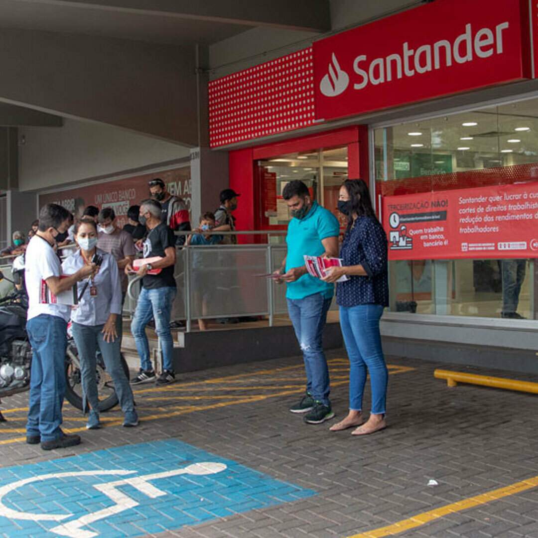 Sindicato cobra do Santander condições de trabalho no “Desendivida