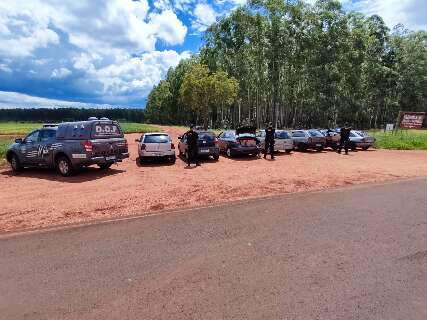 Comboio de 7 carros &eacute; apreendido com R$ 332 mil em contrabando