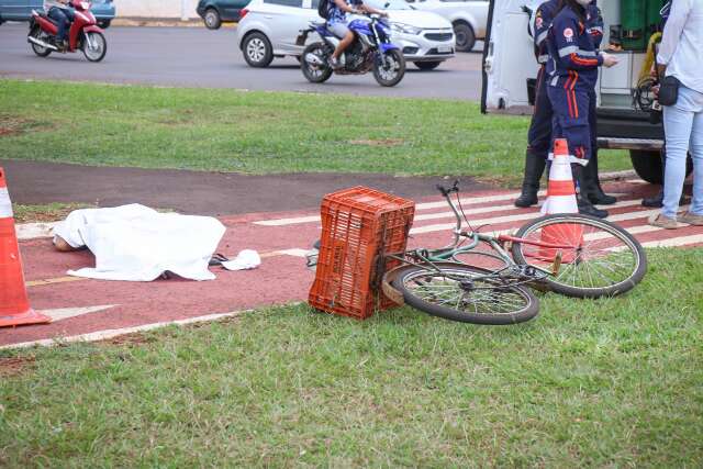  Ciclista morre ap&oacute;s cair e bater a cabe&ccedil;a na ciclovia da Avenida Gury Marques 