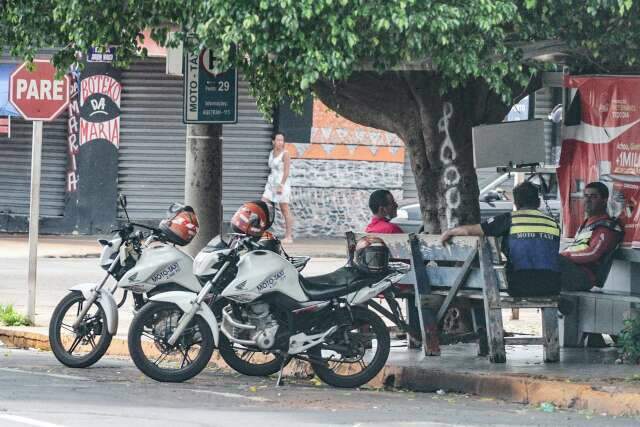Com dias de 8 corridas, motot&aacute;xi sobrevive ignorando aplicativo &quot;at&eacute; quando der&quot;